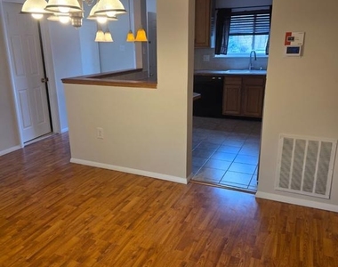 106 Sycamore Court - Photo Thumbnail 13