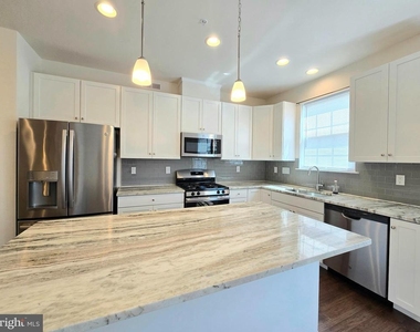 1045 Chapman Circle - Photo Thumbnail 1