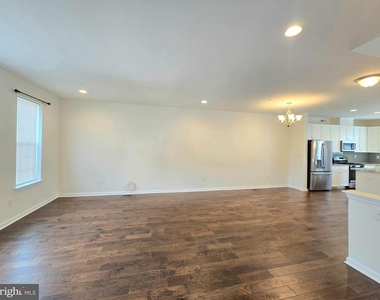 1045 Chapman Circle - Photo Thumbnail 5