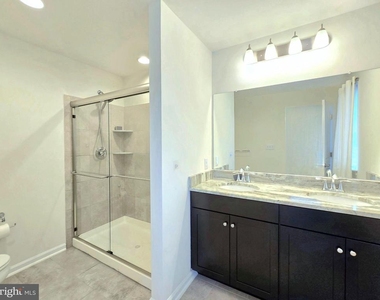 1045 Chapman Circle - Photo Thumbnail 8