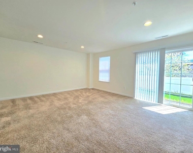 1045 Chapman Circle - Photo Thumbnail 12
