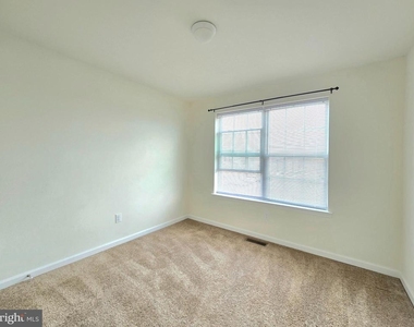 1045 Chapman Circle - Photo Thumbnail 10