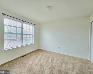 1045 Chapman Circle - Photo Thumbnail 9