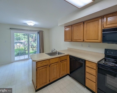 7102 Union Court - Photo Thumbnail 4