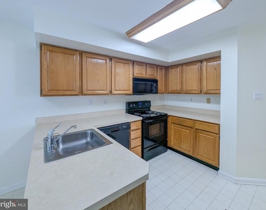 7102 Union Court - Photo Thumbnail 5