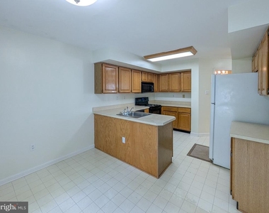7102 Union Court - Photo Thumbnail 6