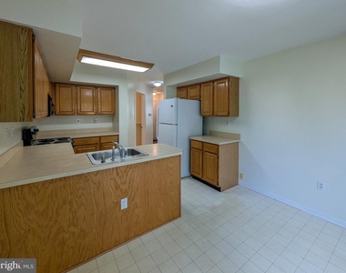 7102 Union Court - Photo Thumbnail 7