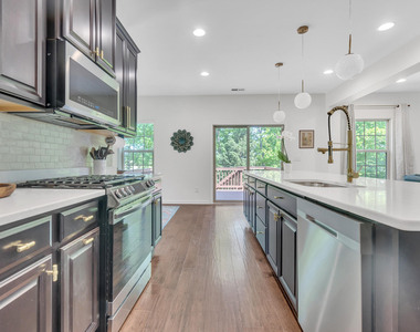 899 Legacy Falls Drive S - Photo Thumbnail 7