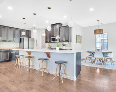 899 Legacy Falls Drive S - Photo Thumbnail 8