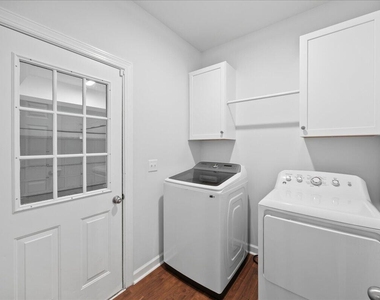 4616 Thendara Way - Photo Thumbnail 10