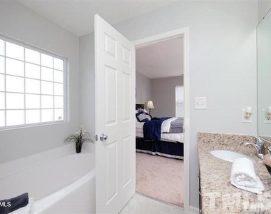613 Hanson Road - Photo Thumbnail 10