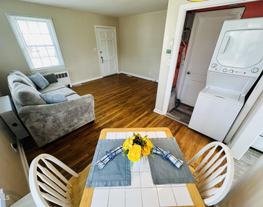 1700 Roslyn - Photo Thumbnail 3