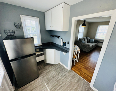 1700 Roslyn - Photo Thumbnail 5