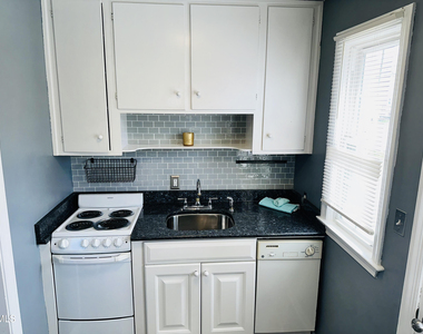 1700 Roslyn - Photo Thumbnail 6