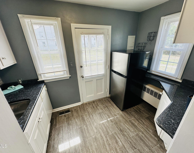 1700 Roslyn - Photo Thumbnail 4