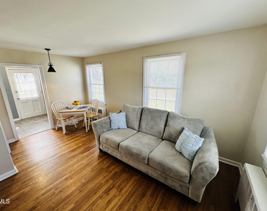 1700 Roslyn - Photo Thumbnail 2