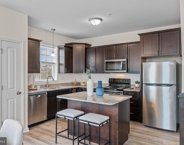 2050 Terrace View Lane - Photo Thumbnail 4