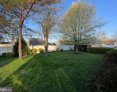 15 Catalpa Lane - Photo Thumbnail 2