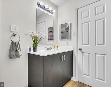 1307 Bennett Place - Photo Thumbnail 29