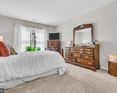 1307 Bennett Place - Photo Thumbnail 23