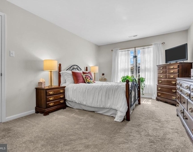 1307 Bennett Place - Photo Thumbnail 24