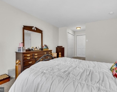1307 Bennett Place - Photo Thumbnail 25