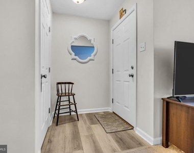 1307 Bennett Place - Photo Thumbnail 5