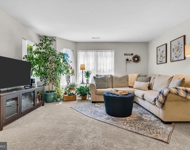 1307 Bennett Place - Photo Thumbnail 7