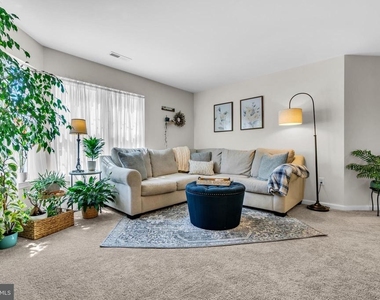 1307 Bennett Place - Photo Thumbnail 8