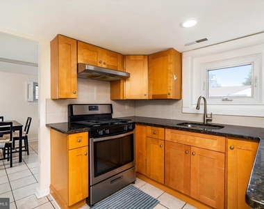 106 Spruce Street - Photo Thumbnail 6