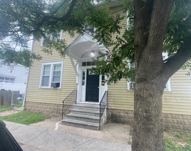700 Hunter Street - Photo Thumbnail 1