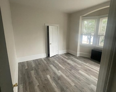 700 Hunter Street - Photo Thumbnail 4