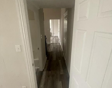 700 Hunter Street - Photo Thumbnail 3