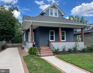 213 Maple Terrace - Photo Thumbnail 1