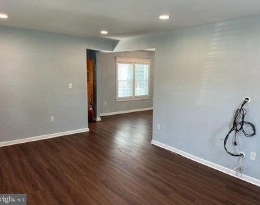 213 Maple Terrace - Photo Thumbnail 6