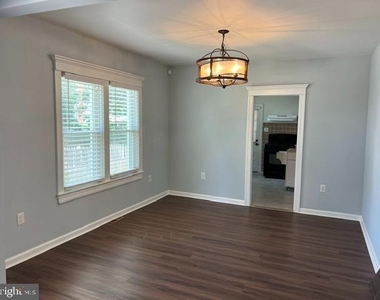 213 Maple Terrace - Photo Thumbnail 7