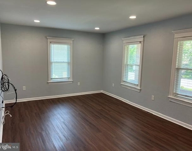 213 Maple Terrace - Photo Thumbnail 5