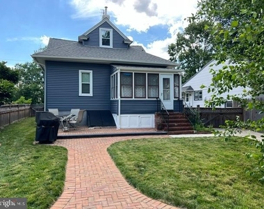 213 Maple Terrace - Photo Thumbnail 28