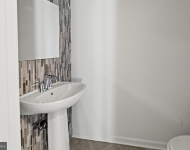 124 Buckingham Way - Photo Thumbnail 20