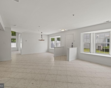 124 Buckingham Way - Photo Thumbnail 32