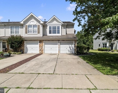 124 Buckingham Way - Photo Thumbnail 1