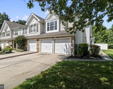 124 Buckingham Way - Photo Thumbnail 2