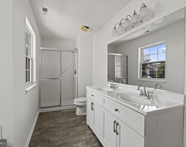 124 Buckingham Way - Photo Thumbnail 4