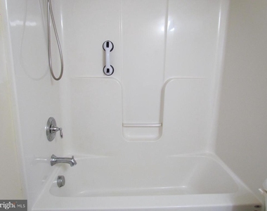 23220 Spalding Ln (basement Apt) - Photo Thumbnail 10