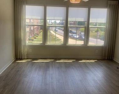 2821 Evansgreen Drive - Photo Thumbnail 11