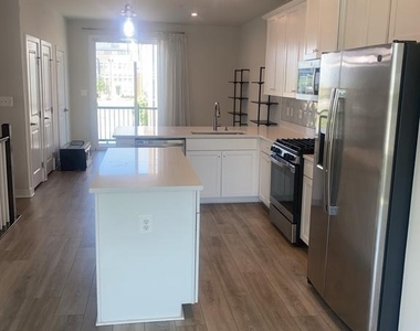2821 Evansgreen Drive - Photo Thumbnail 4