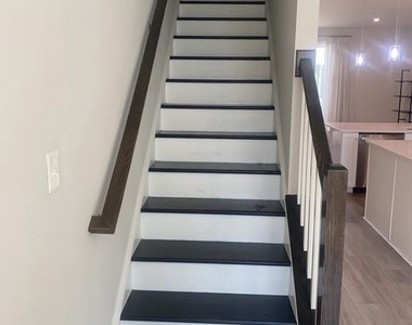 2821 Evansgreen Drive - Photo Thumbnail 12
