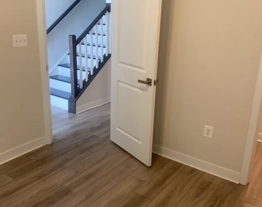 2821 Evansgreen Drive - Photo Thumbnail 2