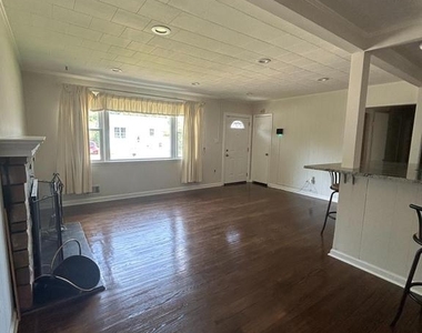 5515 Hill Way - Photo Thumbnail 1