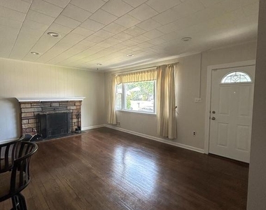 5515 Hill Way - Photo Thumbnail 3